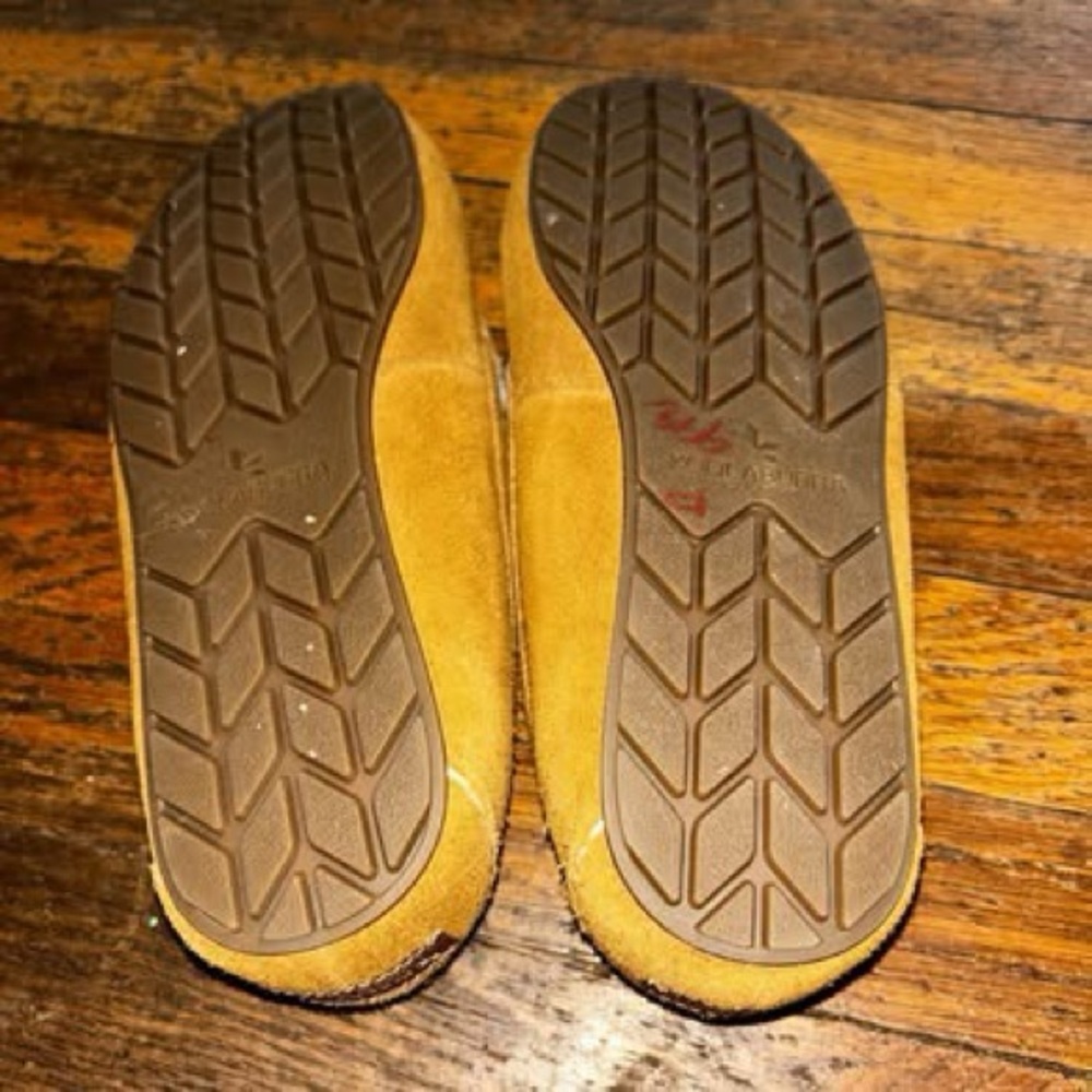 Koolaburra Tan Suede Women's Slippers - Picture 2 of 3